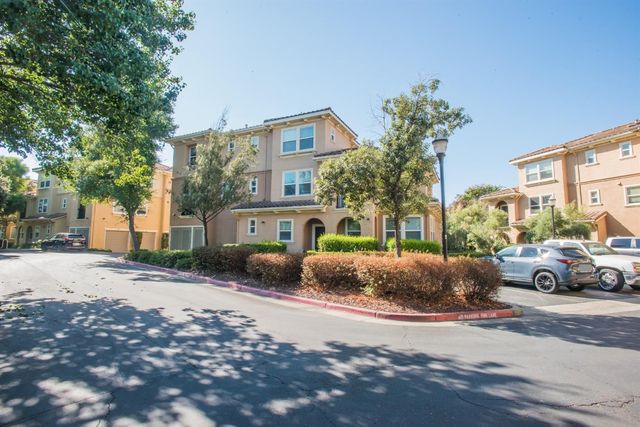 $312,500 | 4800 Westlake Parkway, Unit 410 | Westlake