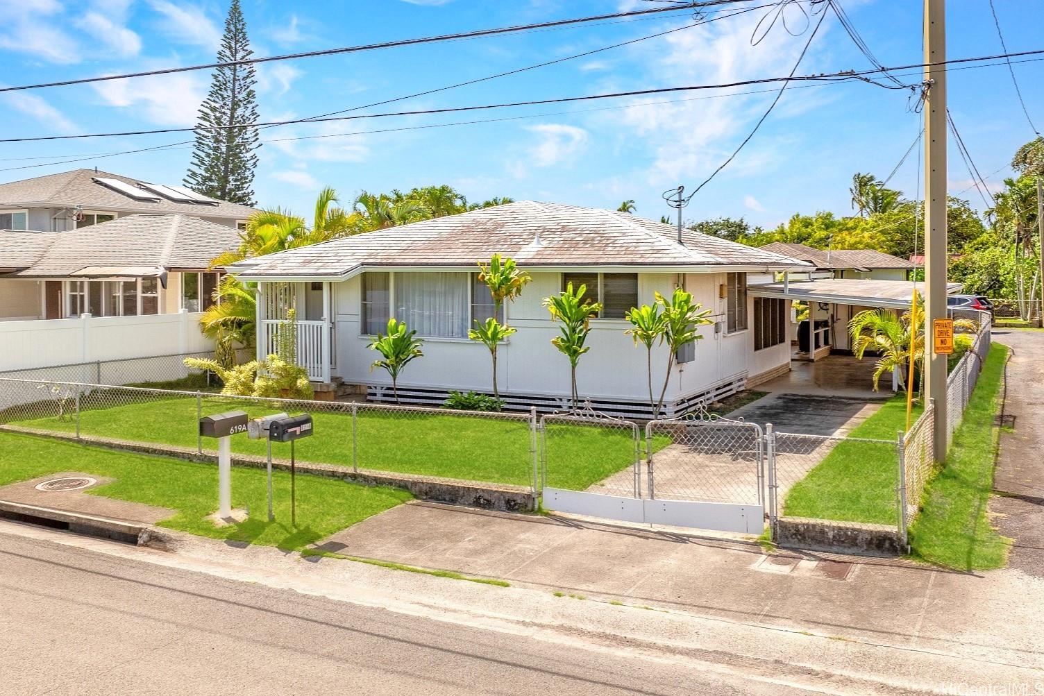 Just a few blocks from Kailua beach and town. Kailua Oahu Hawaii