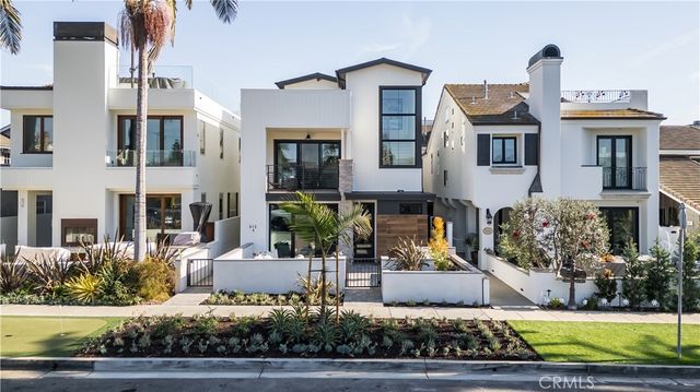 $2,595,000 | 512 Marguerite Avenue, Unit B | Corona del Mar