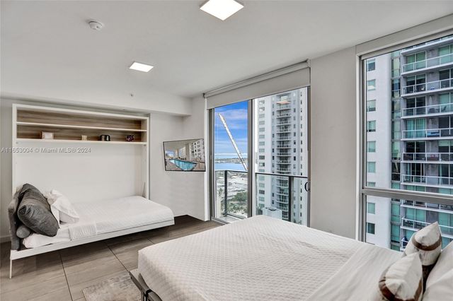 $1,095,000 | 227 Northeast 2nd Street, Unit 2110 2208 2008 | Downtown Miami