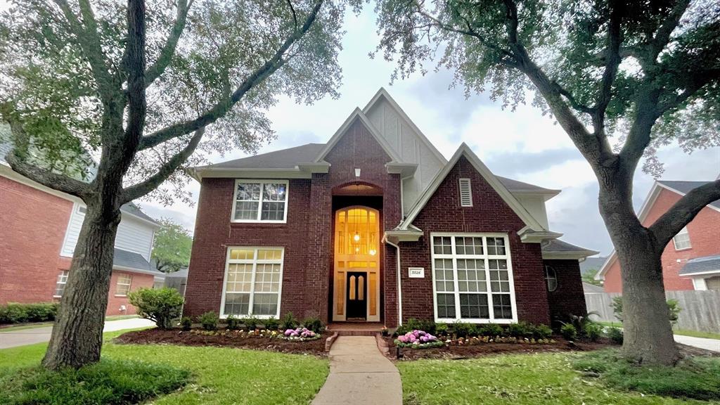 Located at the prestigious First Colony community, center of Sugar Land. Beautiful quite community. Convincingly settled near Sweeterwater blvd, just north of Golf course.