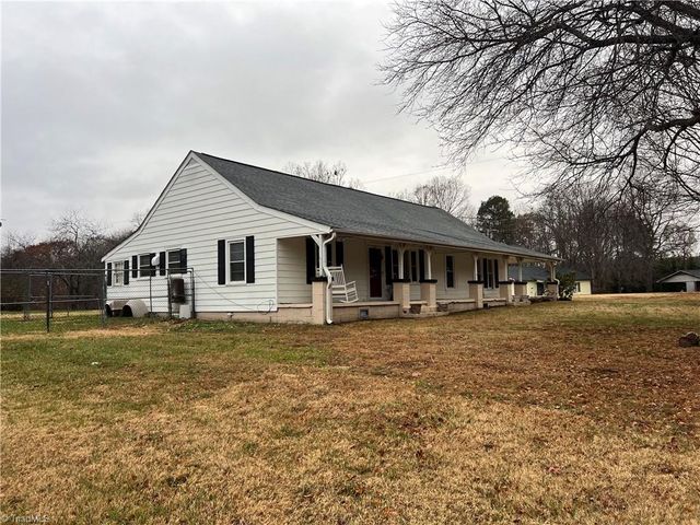 $249,900 | 1085 Tom Gordon Road | Yadkin Township - Stokes County