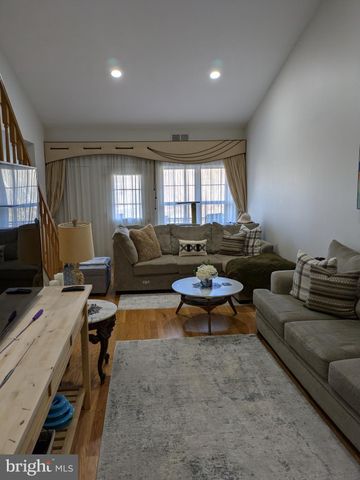 $2,200 | 13675 Philmont Avenue, Unit 6 | Somerton