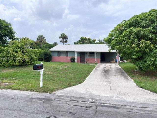 $400,121 | 815 Southeast Stypmann Boulevard | Stypmann