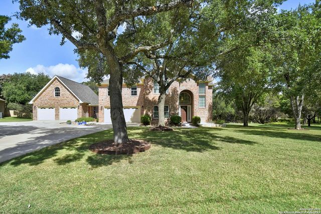 $849,900 | 51 Hunters Pt Drive | Hunters Creek-New Braunfels