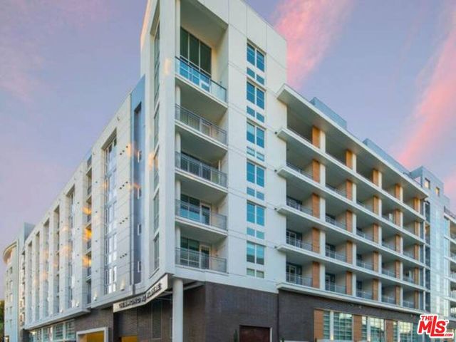 $3,274 | 5520 Wilshire Boulevard, Unit 615 | Beverly Center-Miracle Mile