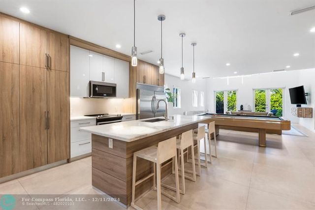 $1,350,000 | 617 Northeast 14th Avenue | Victoria Park