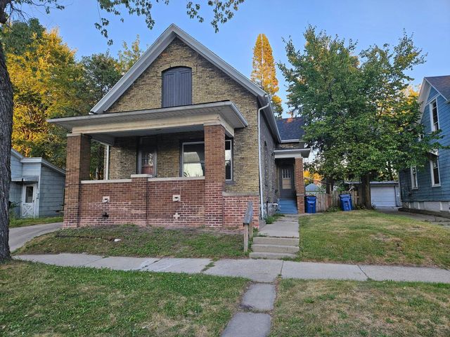 $189,900 | 1831 Erie Street | The Lower First Ward