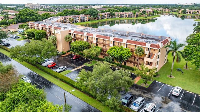 $2,100 | 6219 Coral Lake Drive, Unit 207 | Coral Gate