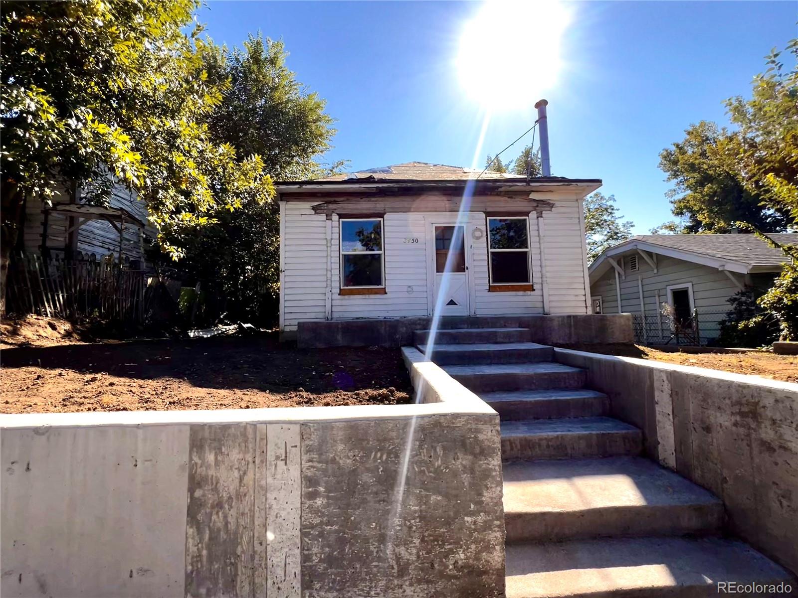 a front view of house with yard