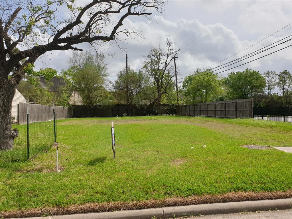 a view of yard with swimming pool