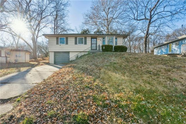 $295,000 | 892 Northwest South Shore Drive | Lake Waukomis