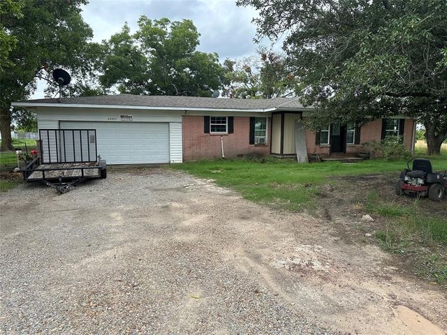 $300,000 | 23301 South State Highway 78