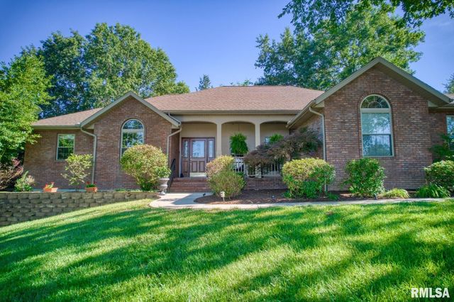 $430,000 | 402 Majestic Oak Drive | Murphysboro Township - Jackson County