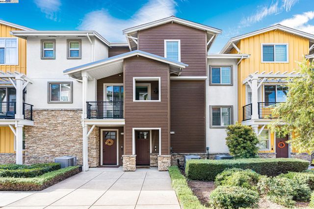 $824,500 | 375 Basswood Common, Unit 3 | Isabel