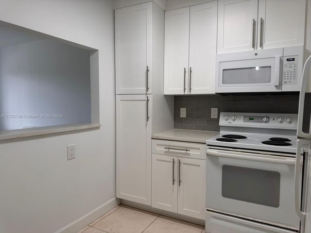 $1,398 | 555 Purdy Lane, Unit 316 | Palm Springs Village