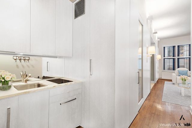 $699,000 | 33 East 22nd Street, Unit 3C | Flatiron