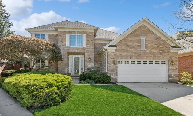 $1,225,000 | 841 Country Club Lane | Northbrook