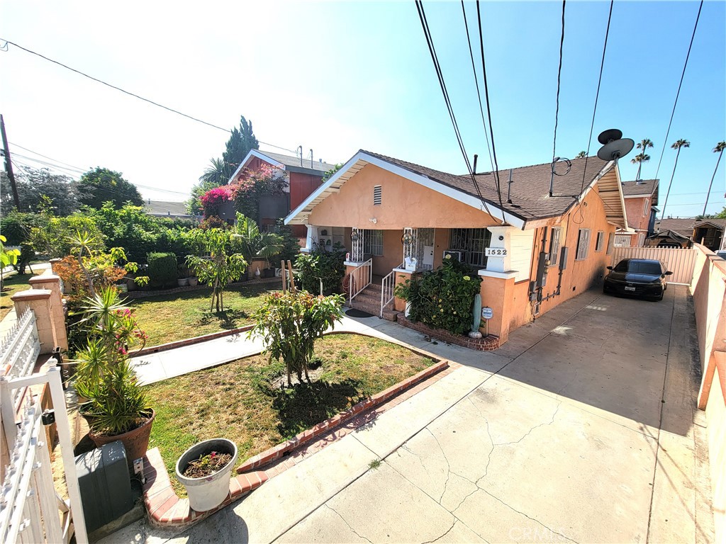 a view of a house with backyard and sitting area