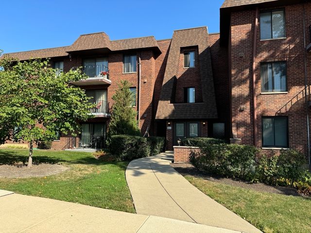 $230,000 | 80 South Pleasant Road, Unit 204 | West Side Lake Zurich