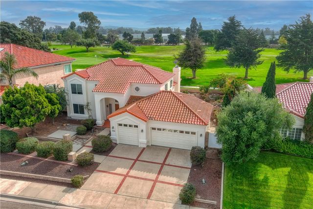 $1,100,000 | 1008 Fairway Vista Drive | Santa Maria