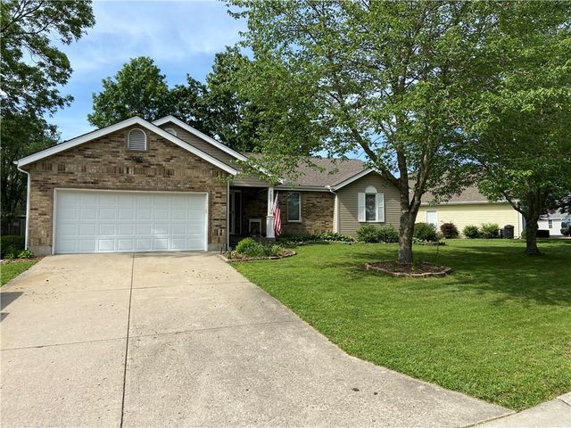 $339,900 | 1602 Essex Drive | Warrensburg