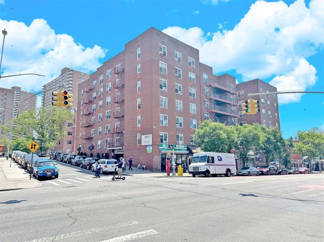 $598,000 | 136-04 Cherry Avenue, Unit 6D | Flushing