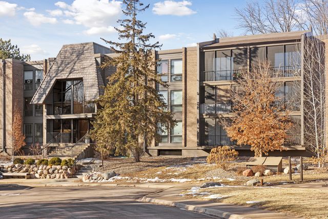 $210,000 | 6075 Lincoln Drive, Unit 104 | Edina West Condominiums