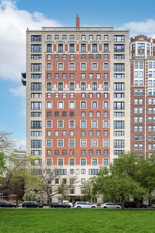 $2,200,000 | 2430 North Lakeview Avenue, Unit 56N | Lincoln Park