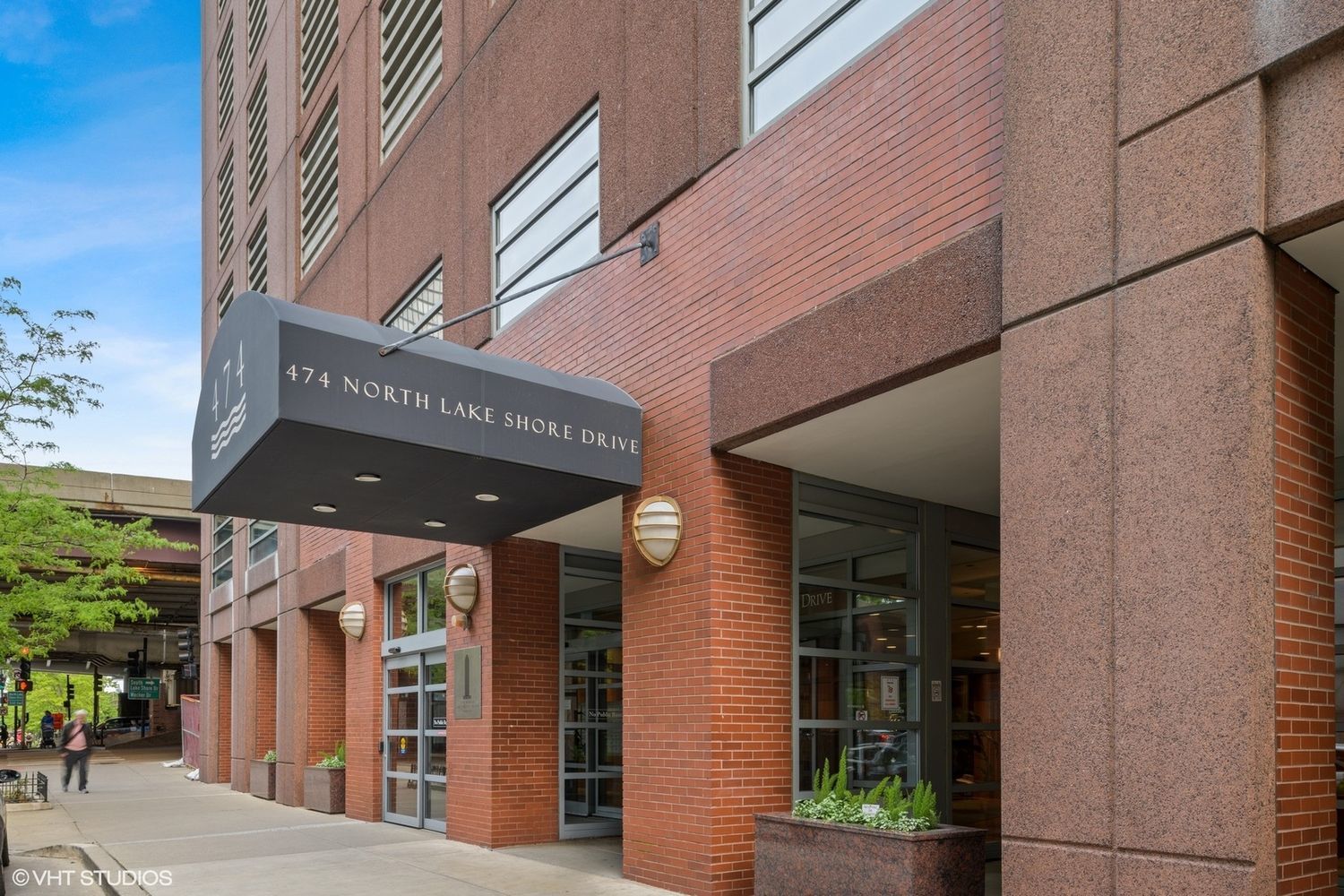 an outdoor view of a building