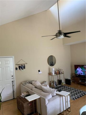 $1,800 | 601 Nelray Boulevard, Unit 15 | North Loop