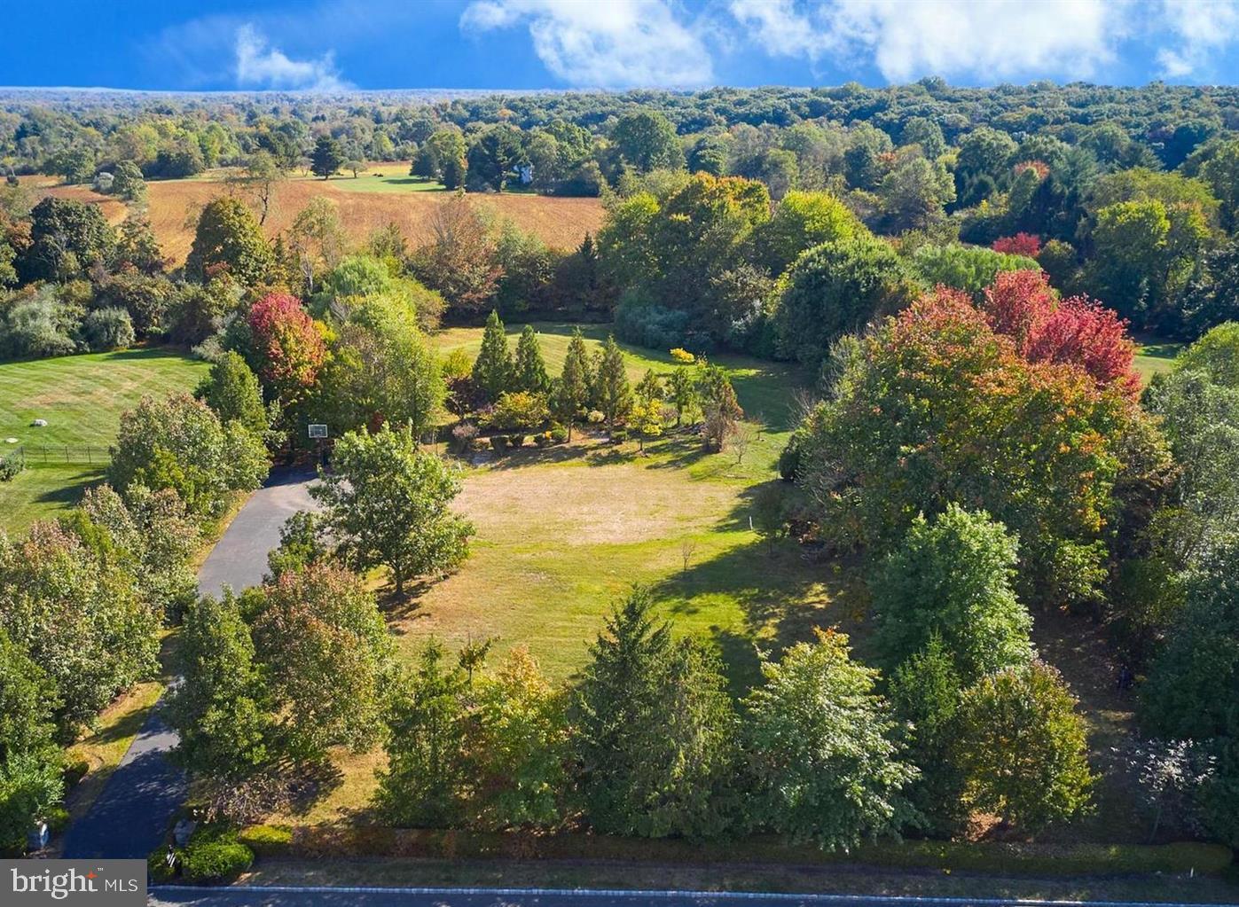 an aerial view of lake residential house with outdoor space