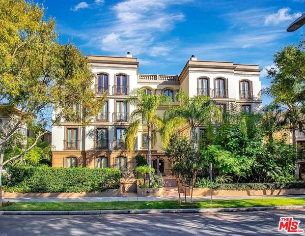 $2,362,000 | 132 South Crescent Drive, Unit 401 | Beverly Hills