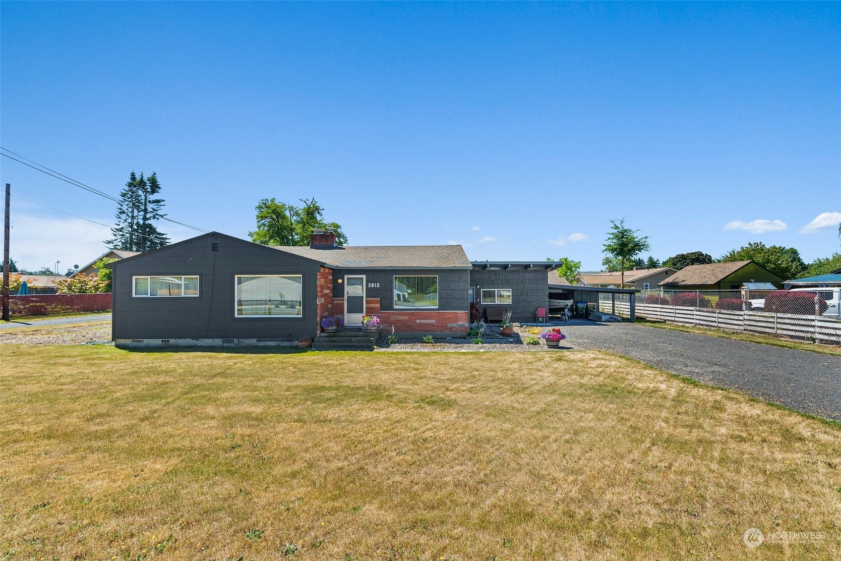 a view of a house with a yard