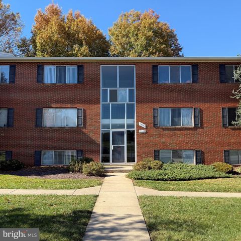 $1,350 | 3876 Shadywood Drive, Unit 12 | Jefferson