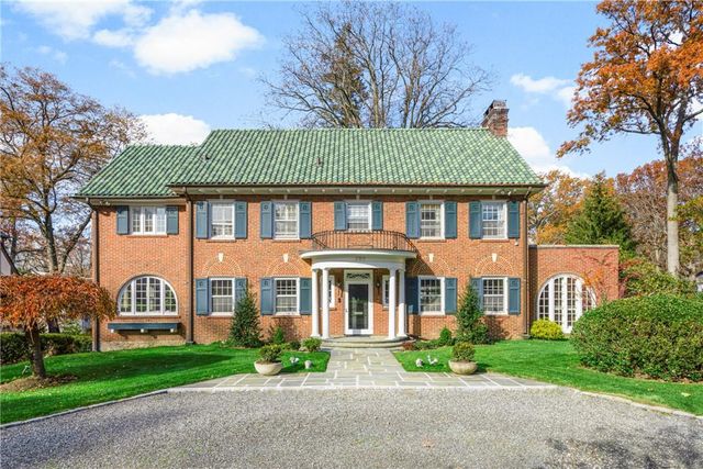 $2,550,000 | 290 Overlook Road | Wykagyl Park