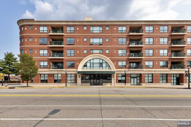 $504,999 | 1 Orient Way, Unit 401 | Rutherford