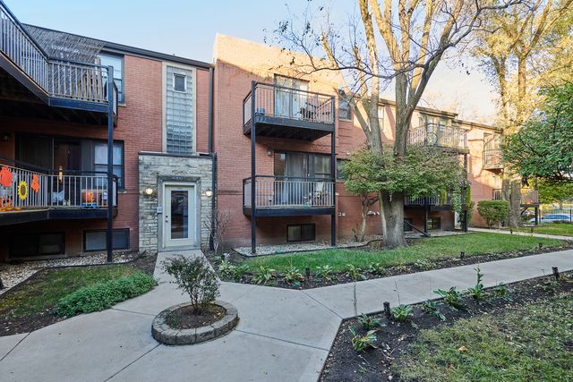 $169,000 | 7330 North Winchester Avenue, Unit 2W | East Rogers Park