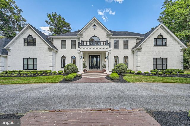 $1,900,000 | 2845 Country Woods Court