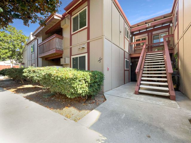 $535,000 | 5513 Adobe Falls Road, Unit 11 | Del Cerro