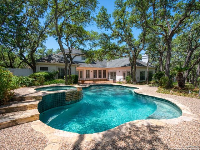 $850,000 | 2207 Estate View Drive | Timberwood Park