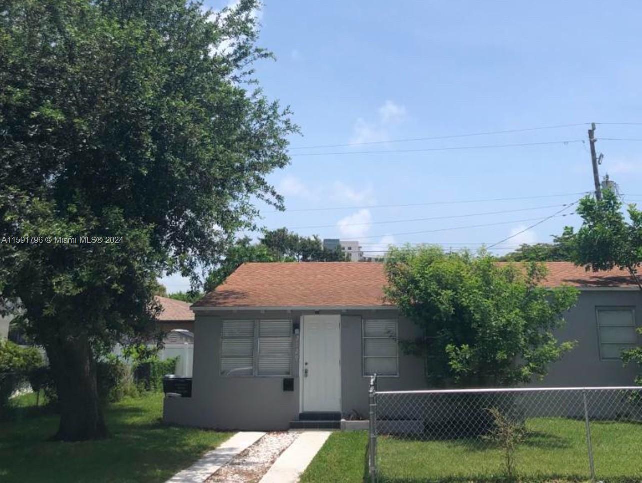 a view of a back yard of the house