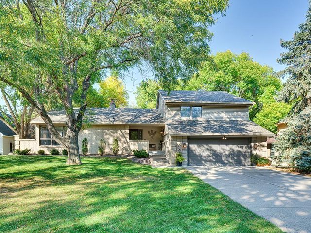 $650,000 | 695 Apache Lane | Mendota Heights