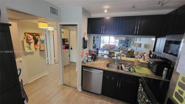 $2,200 | 10401 West Broward Boulevard, Unit 307 | Jacaranda