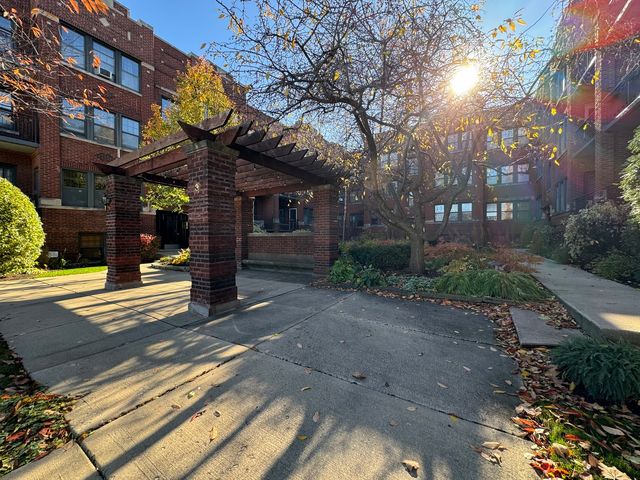 $199,900 | 635 Garfield Street, Unit 2 | Oak Park