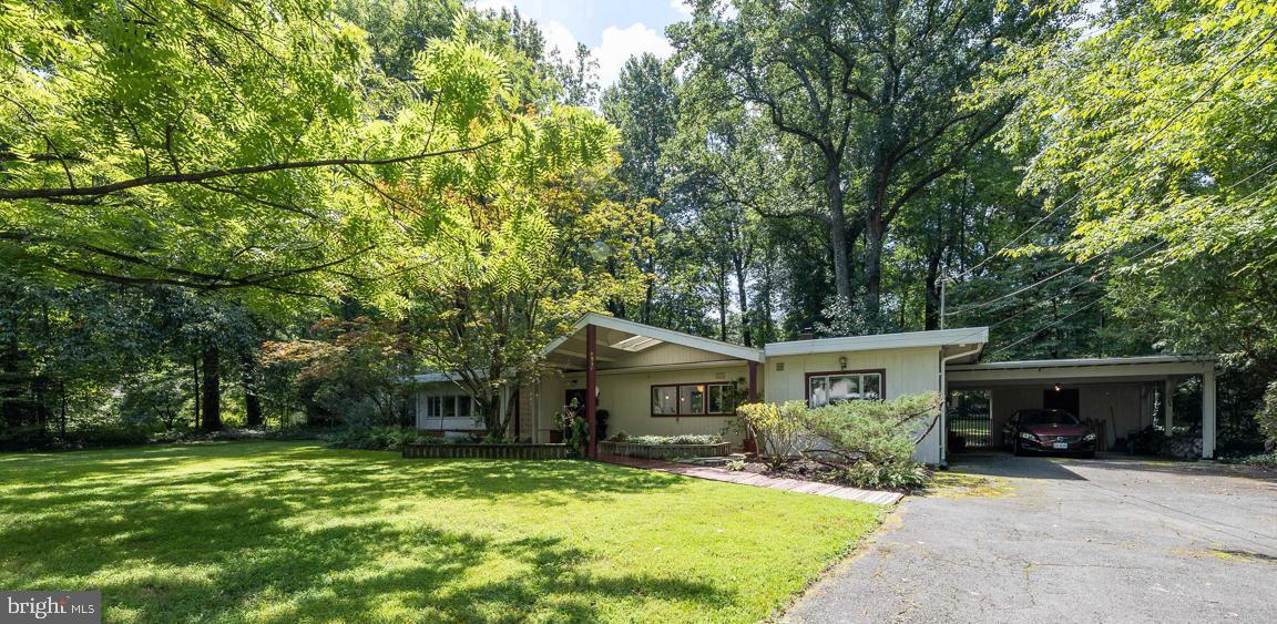 Mid Century Modern on 3/4 acre lot