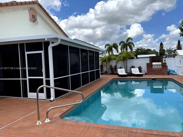 $875,000 | 411 Southeast 7th Street | Dania Beach