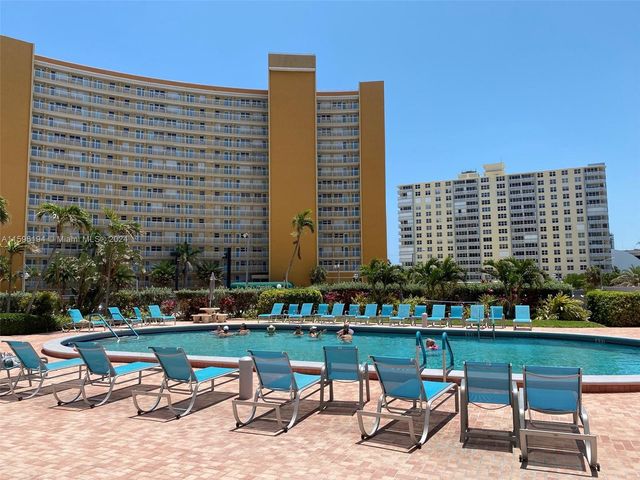 $374,000 | 405 North Ocean Boulevard, Unit 424 | Beach