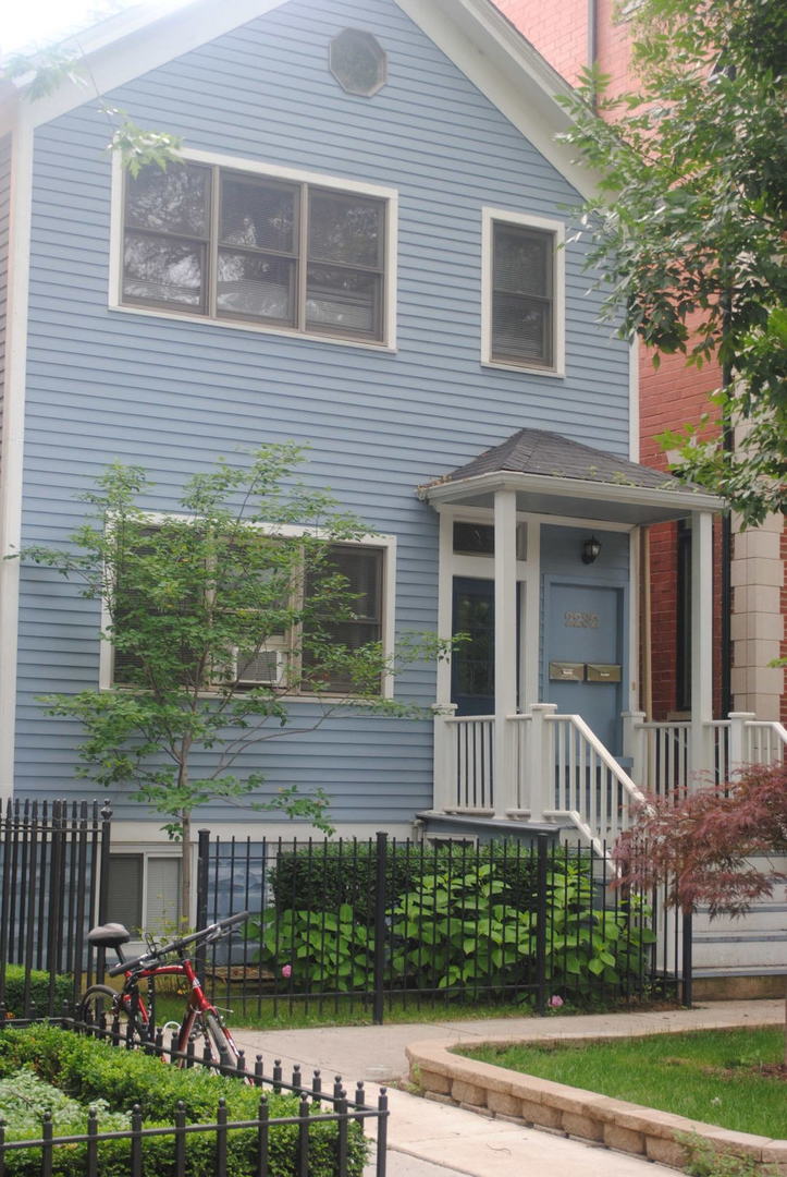 a view front of house with a yard