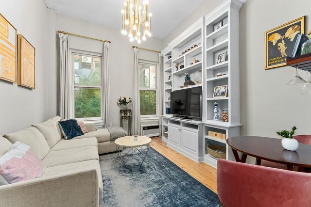 $715,000 | 41 West 16th Street, Unit 2B | Flatiron